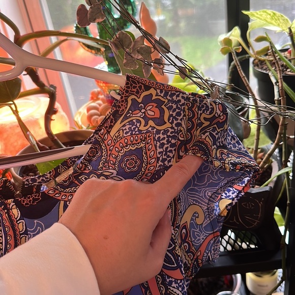 JAPNA | Zipper Back Whimsical Short Sleeve Paisley Blouse Top - Picture 6 of 10